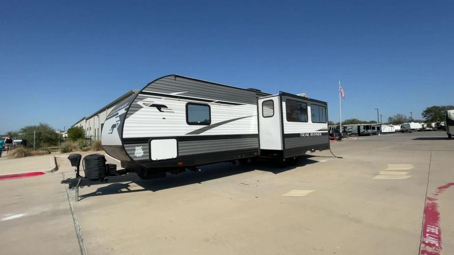 2022 HEARTLAND TRAIL RUNNER 31DB (5SFEB3728NE) , Length: 36.92 ft. | Dry Weight: 7,040 lbs. | Gross Weight: 9,642 lbs. | Slides: 1 transmission, located at 4319 N Main St, Cleburne, TX, 76033, (817) 678-5133, 32.385960, -97.391212 - The 2022 Heartland Trail Runner 31DB is a flexible, family-friendly travel trailer that will make your camping trip more enjoyable. With a length of 36.92 feet and a dry weight of 7,040 pounds, this trailer gives you plenty of room and comfort for your trips. The gross weight of 9,642 pounds means t - Photo#5