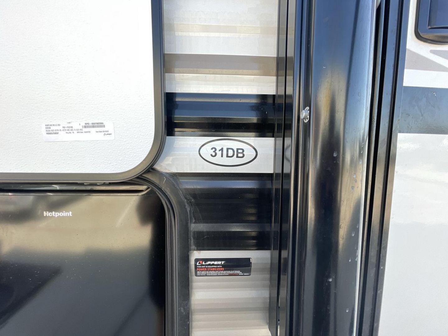 2022 HEARTLAND TRAIL RUNNER 31DB (5SFEB3728NE) , Length: 36.92 ft. | Dry Weight: 7,040 lbs. | Gross Weight: 9,642 lbs. | Slides: 1 transmission, located at 4319 N Main St, Cleburne, TX, 76033, (817) 678-5133, 32.385960, -97.391212 - The 2022 Heartland Trail Runner 31DB is a flexible, family-friendly travel trailer that will make your camping trip more enjoyable. With a length of 36.92 feet and a dry weight of 7,040 pounds, this trailer gives you plenty of room and comfort for your trips. The gross weight of 9,642 pounds means t - Photo#21