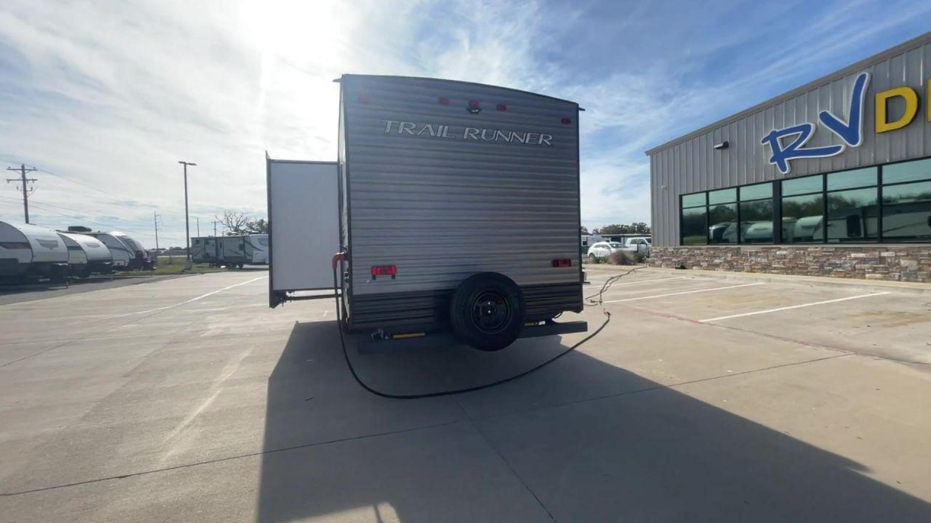 2022 HEARTLAND TRAIL RUNNER 31DB (5SFEB3721NE) , Length: 36.92 ft. | Dry Weight: 7,040 lbs. | Gross Weight: 9,642 lbs. | Slides: 1 transmission, located at 4319 N Main St, Cleburne, TX, 76033, (817) 678-5133, 32.385960, -97.391212 - Looking for the perfect travel trailer to explore the local driving highlights around Cleburne, TX? Look no further than this 2022 Heartland Trail Runner 31DB available at RV Depot in Cleburne, TX. With its spacious interior, comfortable amenities, and durable construction, this travel trailer is re - Photo#8