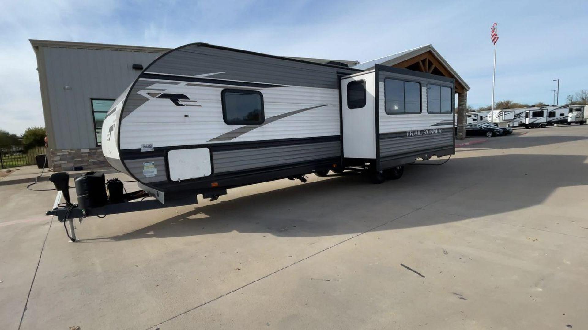 2022 HEARTLAND TRAIL RUNNER 31DB (5SFEB372XNE) , Length: 36.92 ft. | Dry Weight: 7,040 lbs. | Gross Weight: 9,642 lbs. | Slides: 1 transmission, located at 4319 N Main St, Cleburne, TX, 76033, (817) 678-5133, 32.385960, -97.391212 - The 2022 Heartland Trail Runner 31DB has a robust and functional exterior design with modern accents. The front cap of the RV is curved for better aerodynamics, with the bold Trail Runner logo prominently displayed. The front also features a black diamond-plate guard, which offers protection from de - Photo#5