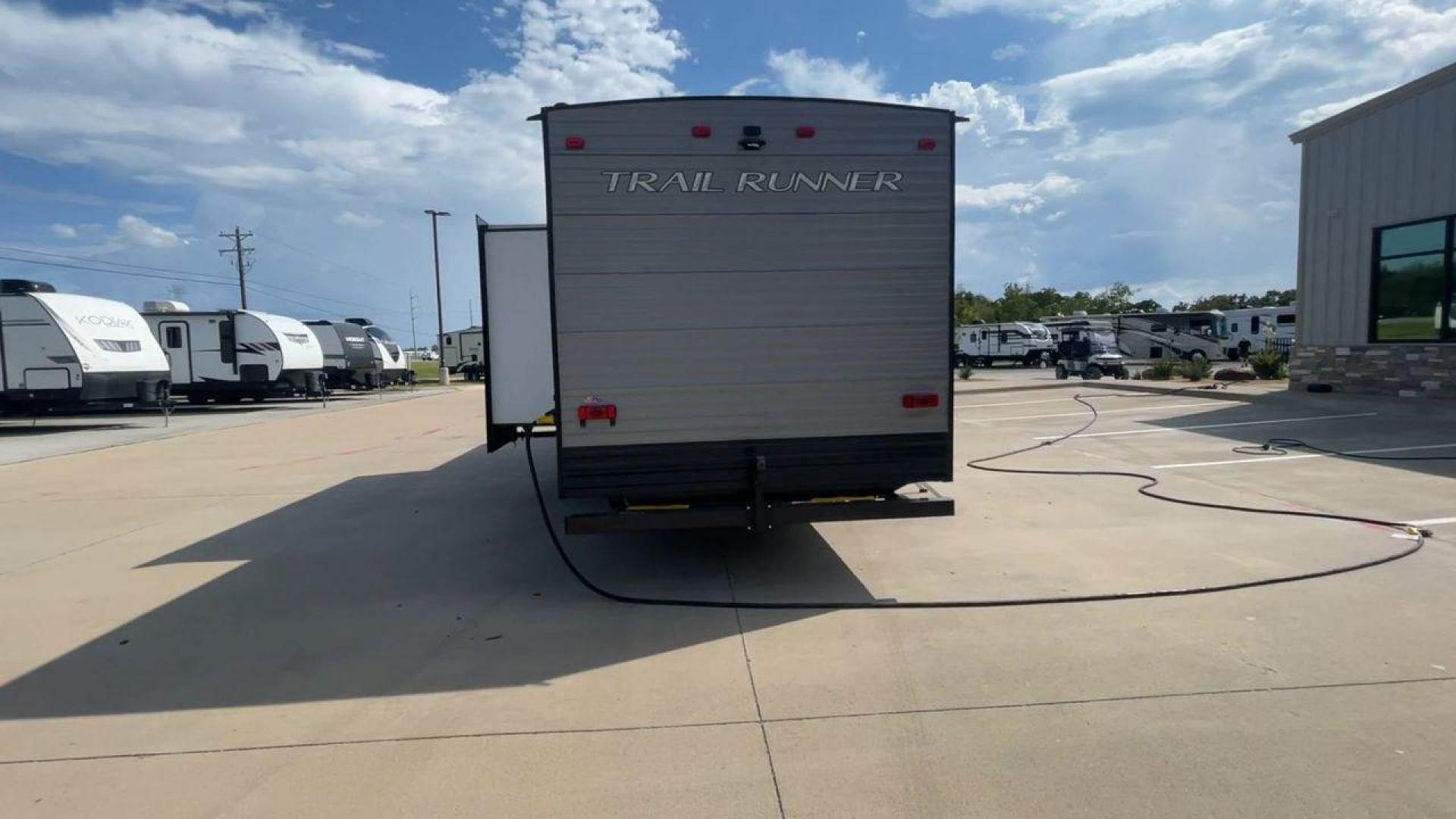 2022 HEARTLAND TRAIL RUNNER 31DB (5SFEB3722NE) , Length: 36.92 ft. | Dry Weight: 7,040 lbs. | Gross Weight: 9,642 lbs. | Slides: 1 transmission, located at 4319 N Main St, Cleburne, TX, 76033, (817) 678-5133, 32.385960, -97.391212 - Photo#8