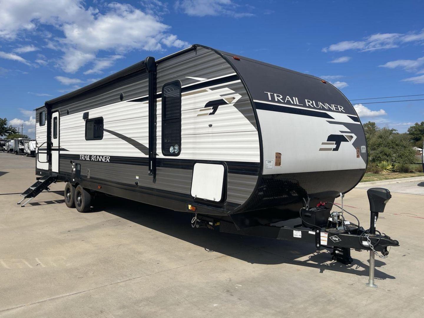 2022 HEARTLAND TRAIL RUNNER 31DB (5SFEB3722NE) , Length: 36.92 ft. | Dry Weight: 7,040 lbs. | Gross Weight: 9,642 lbs. | Slides: 1 transmission, located at 4319 N Main St, Cleburne, TX, 76033, (817) 678-5133, 32.385960, -97.391212 - Photo#23