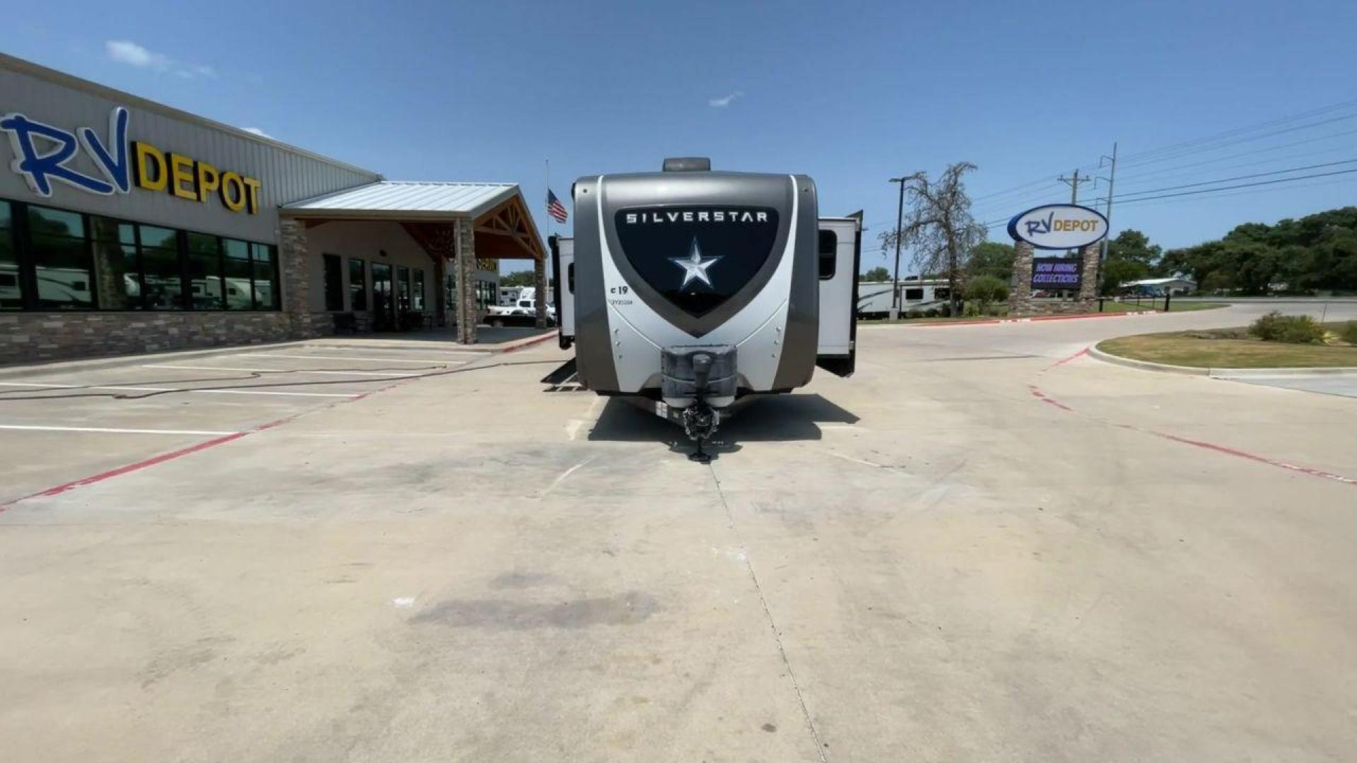 2022 HIGHLAND RIDGE SILVERSTAR 338BHS (58TBH0BU1N3) , Length: 39.8 ft. | Dry Weight: 10,415 lbs. | Gross Weight: 12,000 lbs. | Slides: 4 transmission, located at 4319 N Main St, Cleburne, TX, 76033, (817) 678-5133, 32.385960, -97.391212 - Photo#4