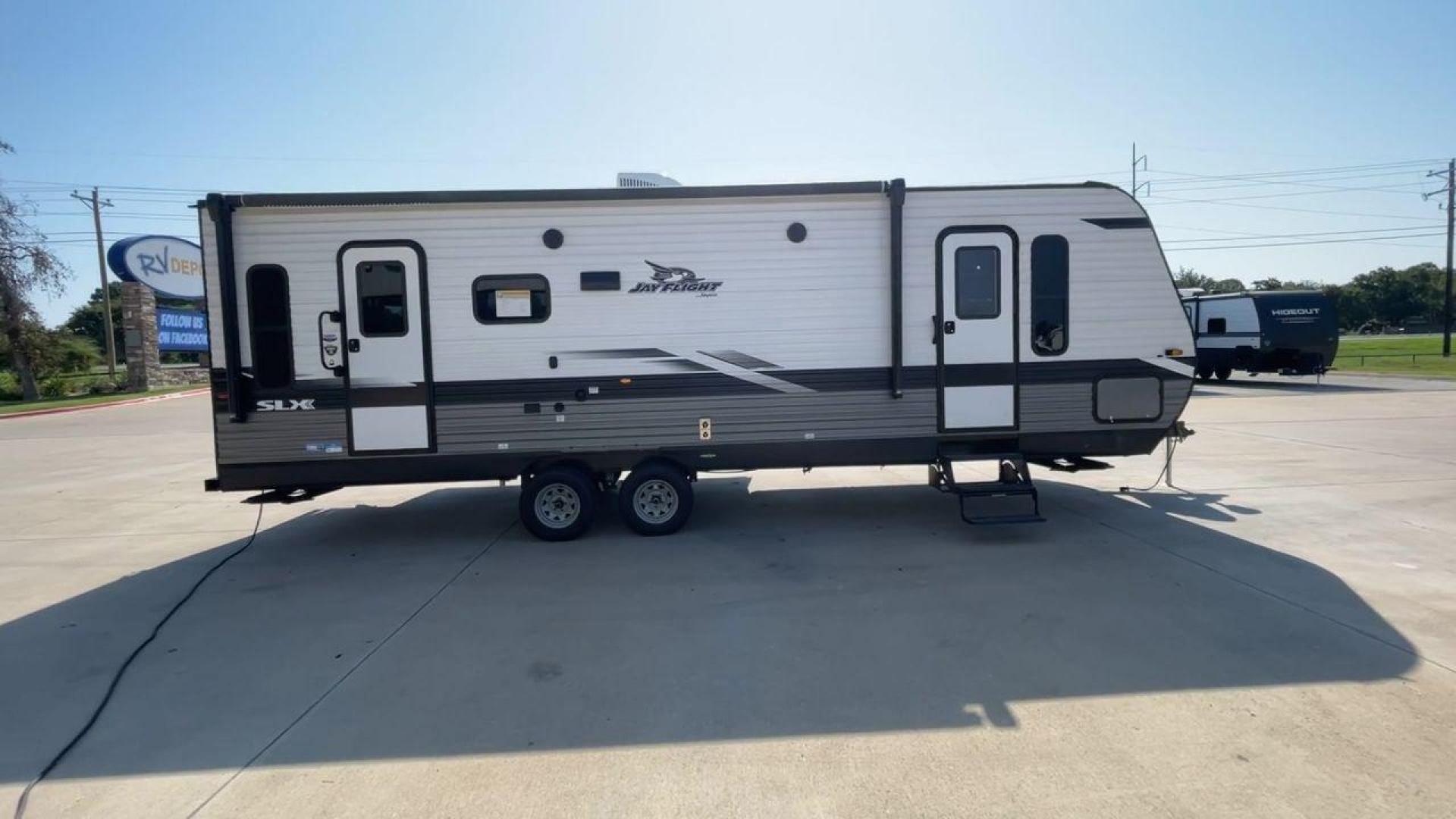 2022 JAYCO JAYFLIGHT 265RLS (1UJBJ0BP5N1) , Length: 31.08 ft. | Dry Weight: 5,990 lbs. | Gross Weight: 7,150 lbs. | Slides: 1 transmission, located at 4319 N Main St, Cleburne, TX, 76033, (817) 678-5133, 32.385960, -97.391212 - Photo#2