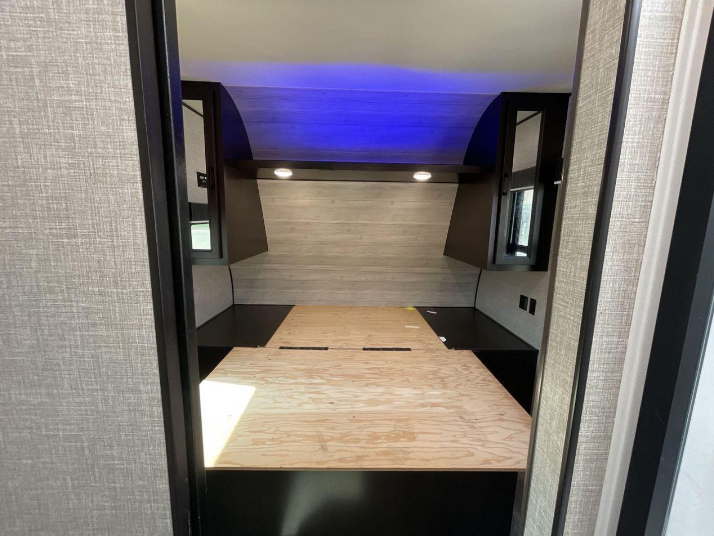 2022 JAYCO JAYFLIGHT 265RLS (1UJBJ0BP5N1) , Length: 31.08 ft. | Dry Weight: 5,990 lbs. | Gross Weight: 7,150 lbs. | Slides: 1 transmission, located at 4319 N Main St, Cleburne, TX, 76033, (817) 678-5133, 32.385960, -97.391212 - Photo#17