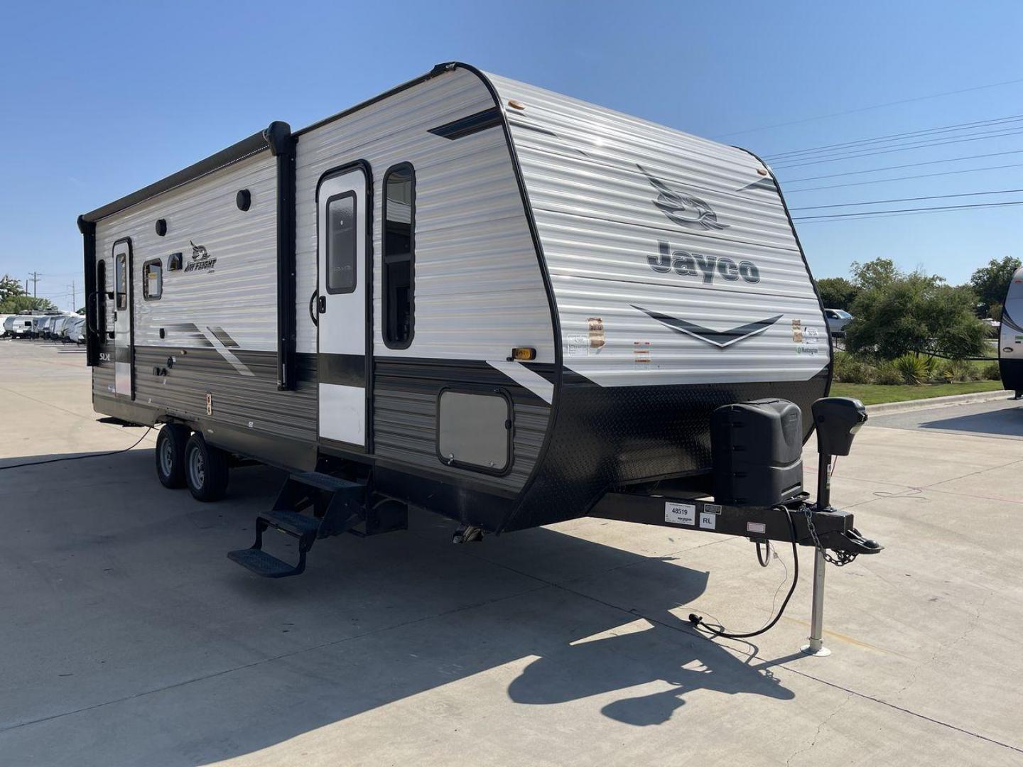 2022 JAYCO JAYFLIGHT 265RLS (1UJBJ0BP5N1) , Length: 31.08 ft. | Dry Weight: 5,990 lbs. | Gross Weight: 7,150 lbs. | Slides: 1 transmission, located at 4319 N Main St, Cleburne, TX, 76033, (817) 678-5133, 32.385960, -97.391212 - Photo#22