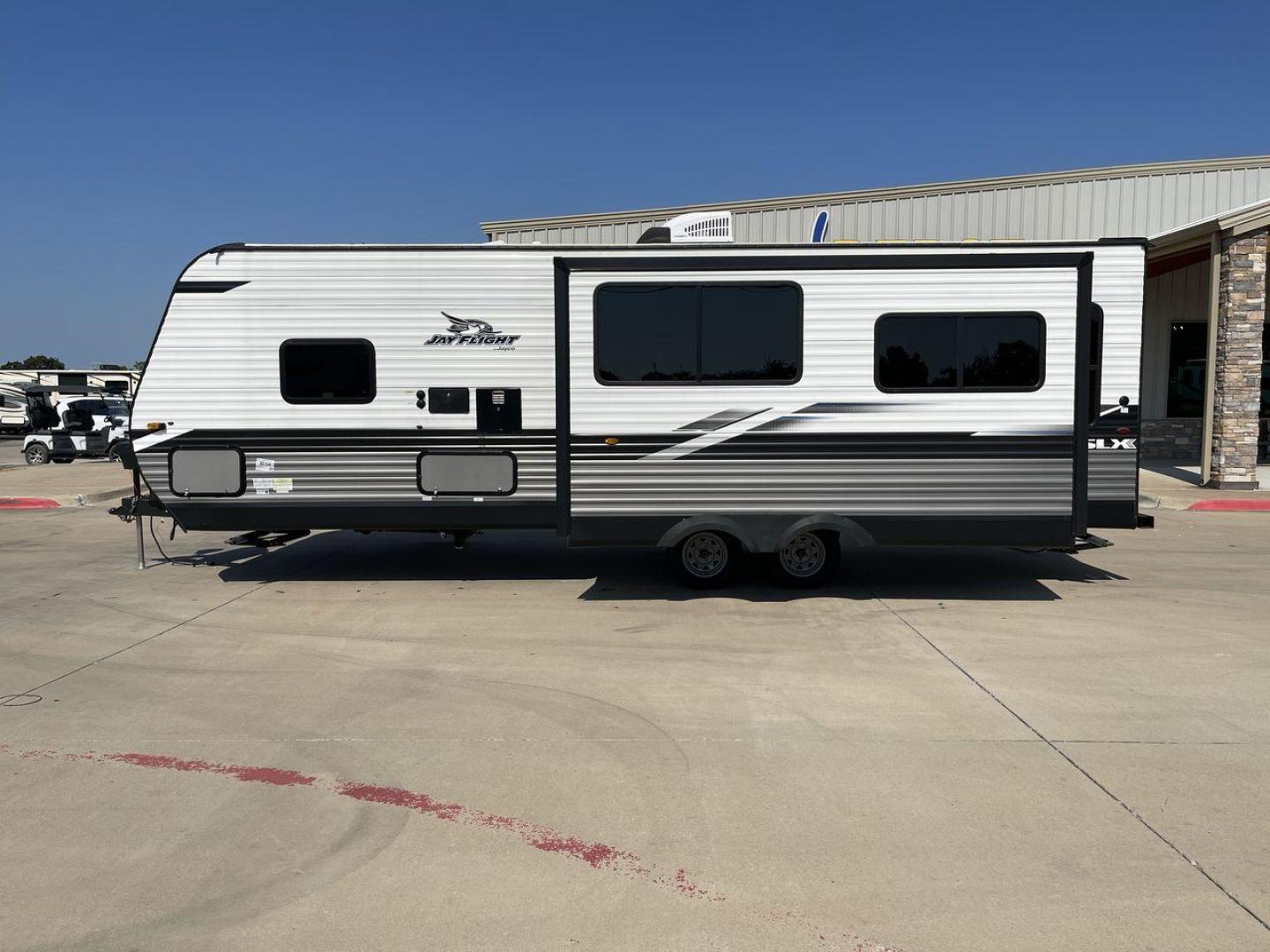 2022 JAYCO JAYFLIGHT 265RLS (1UJBJ0BP5N1) , Length: 31.08 ft. | Dry Weight: 5,990 lbs. | Gross Weight: 7,150 lbs. | Slides: 1 transmission, located at 4319 N Main St, Cleburne, TX, 76033, (817) 678-5133, 32.385960, -97.391212 - Photo#23