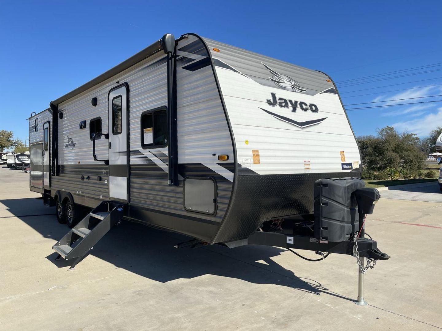 2022 JAYCO JAYFLIGHT 32BHDS (1UJBJ0BT3N1) , Length: 36.3 ft. | Dry Weight: 7,915 lbs. | Gross Weight: 10,250 lbs. | Slides: 2 transmission, located at 4319 N Main St, Cleburne, TX, 76033, (817) 678-5133, 32.385960, -97.391212 - Photo#23