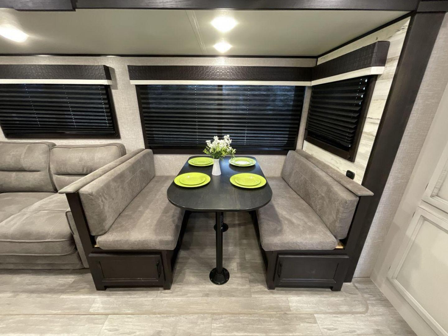 2022 JAYCO JAY FLIGHT 27BHB (1UJBJ0BR1N1) , located at 4319 N Main St, Cleburne, TX, 76033, (817) 678-5133, 32.385960, -97.391212 - Photo#13