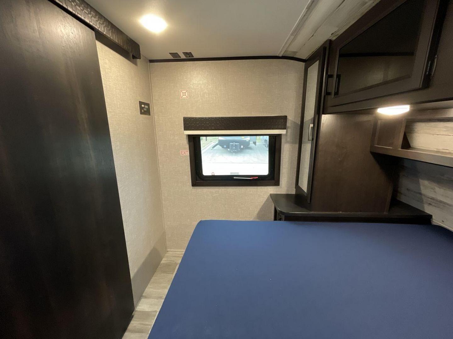 2022 JAYCO JAY FLIGHT 27BHB (1UJBJ0BR1N1) , located at 4319 N Main St, Cleburne, TX, 76033, (817) 678-5133, 32.385960, -97.391212 - Photo#17