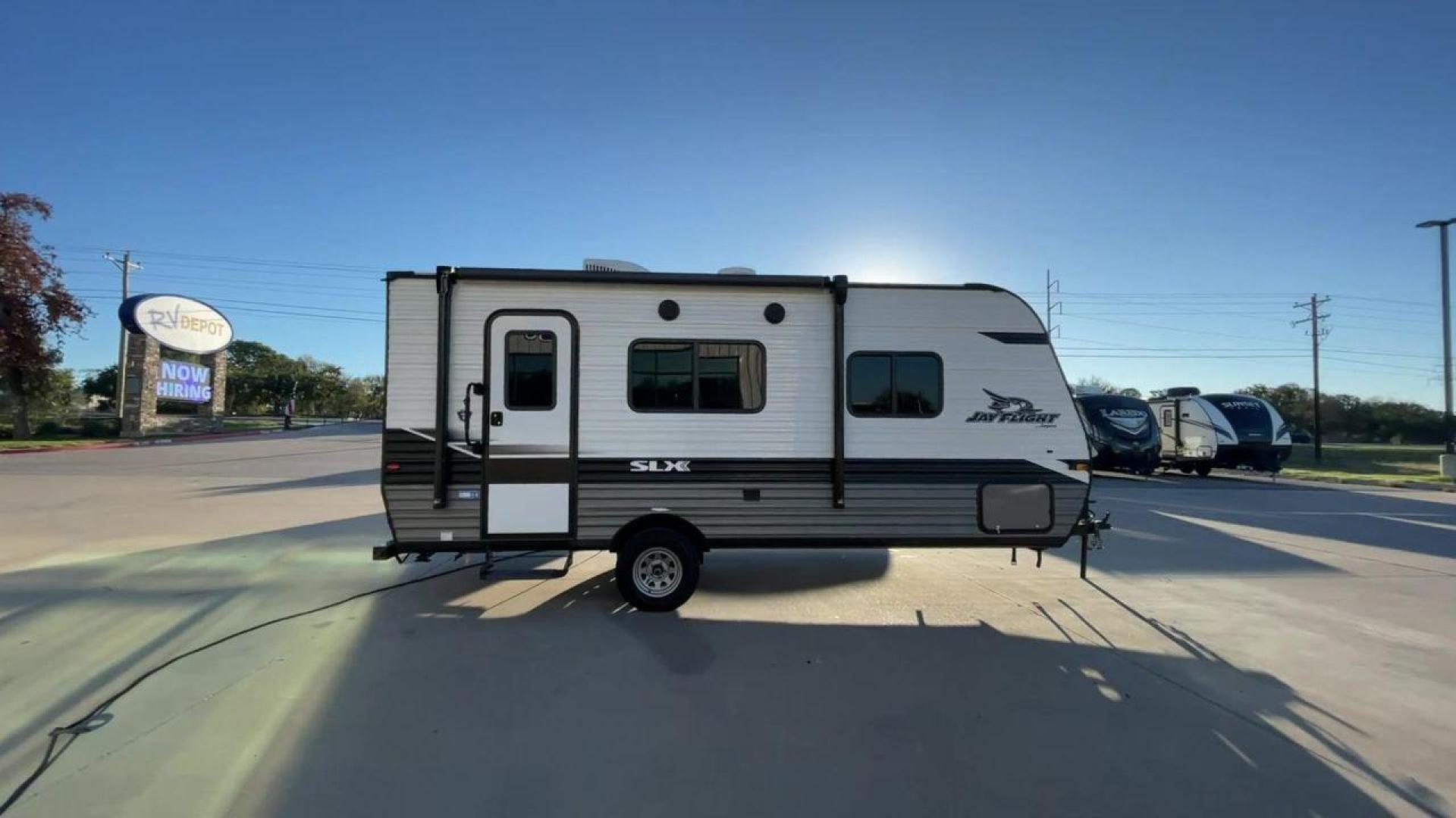 2022 JAYCO JAY FLIGHT SLX 195RB (1UJBJ0AJ1N1) , Length: 21.8 ft | Dry Weight: 3,030 lbs | Gross Weight: 3,995 lbs | Slides: 0 transmission, located at 4319 N Main St, Cleburne, TX, 76033, (817) 678-5133, 32.385960, -97.391212 - The 2022 Jayco Jay Flight SLX 195RB is a compact and versatile travel trailer that delivers a perfect blend of convenience and comfort for your camping adventures. Measuring at a length of 21.8 feet and boasting a dry weight of 3030 lbs, this lightweight model is easily towable, making it an ideal c - Photo#2