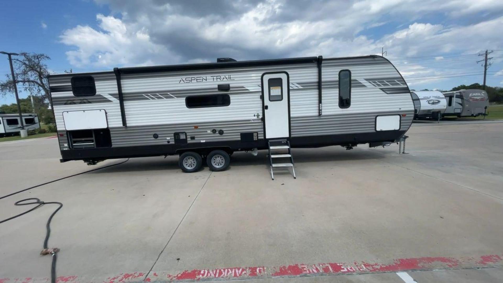 2022 KEYSTONE ASPEN TRAIL 3280BHS (4YDTATR23N8) , Length: 36.25 ft. | Dry Weight: 7,190 lbs. | Slides: 1 transmission, located at 4319 N Main St, Cleburne, TX, 76033, (817) 678-5133, 32.385960, -97.391212 - Photo#1