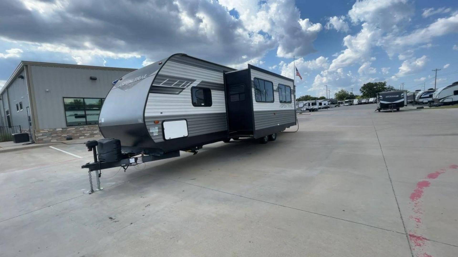 2022 KEYSTONE ASPEN TRAIL 3280BHS (4YDTATR23N8) , Length: 36.25 ft. | Dry Weight: 7,190 lbs. | Slides: 1 transmission, located at 4319 N Main St, Cleburne, TX, 76033, (817) 678-5133, 32.385960, -97.391212 - Photo#4