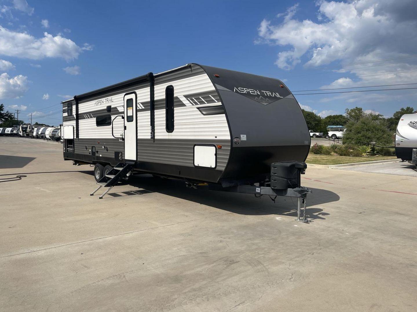 2022 KEYSTONE ASPEN TRAIL 3280BHS (4YDTATR23N8) , Length: 36.25 ft. | Dry Weight: 7,190 lbs. | Slides: 1 transmission, located at 4319 N Main St, Cleburne, TX, 76033, (817) 678-5133, 32.385960, -97.391212 - Photo#22