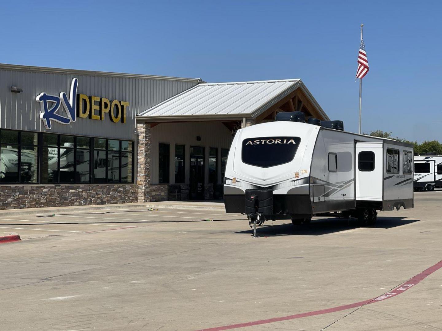 2022 KEYSTONE ASTORIA 2903BH (4YDTAAN25NM) , Length: 33.75 ft. | Dry Weight: 6,806 lbs. | Slides: 1 transmission, located at 4319 N Main St, Cleburne, TX, 76033, (817) 678-5133, 32.385960, -97.391212 - Photo#0