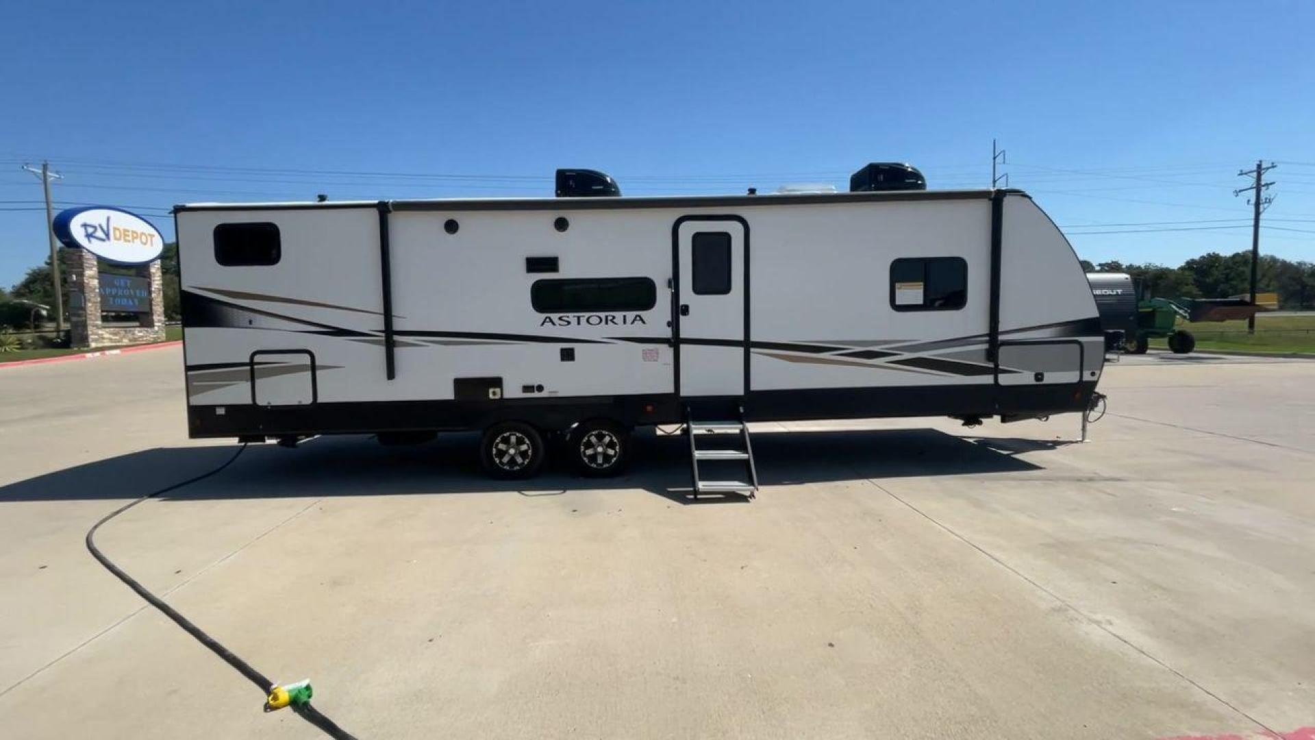 2022 KEYSTONE ASTORIA 2903BH (4YDTAAN25NM) , Length: 33.75 ft. | Dry Weight: 6,806 lbs. | Slides: 1 transmission, located at 4319 N Main St, Cleburne, TX, 76033, (817) 678-5133, 32.385960, -97.391212 - Photo#2