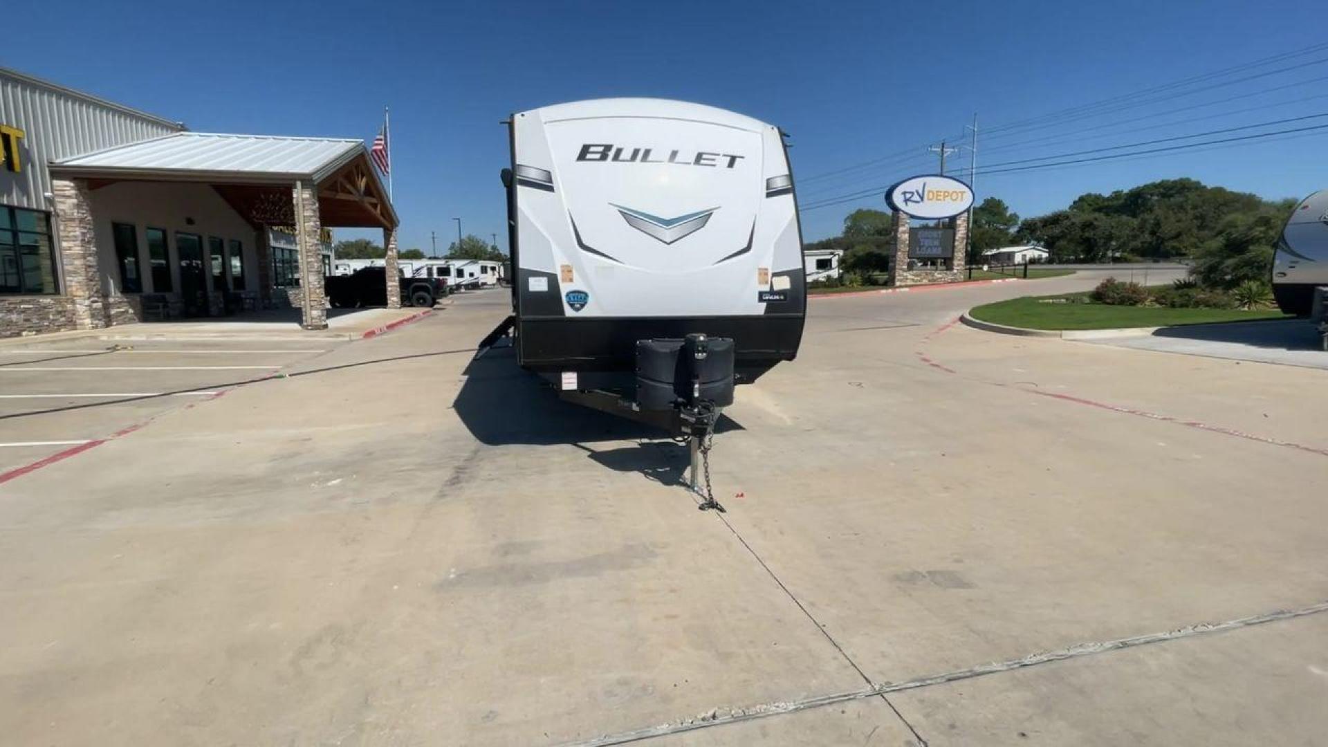 2022 KEYSTONE BULLET 331BHS (4YDTBLR2XNT) , Length: 37.5 ft. | Dry Weight: 6,898 lbs. | Gross Weight: 9,200 lbs. | Slides: 2 transmission, located at 4319 N Main St, Cleburne, TX, 76033, (817) 678-5133, 32.385960, -97.391212 - Measuring at an impressive length of 37.5 feet, the Bullet 331BHS provides ample space for relaxation and entertainment. Despite its generous size, it maintains a manageable dry weight of 6,898 lbs., making it towable by a wide range of vehicles. With a gross weight of 9,200 lbs. and two slide-outs, - Photo#4