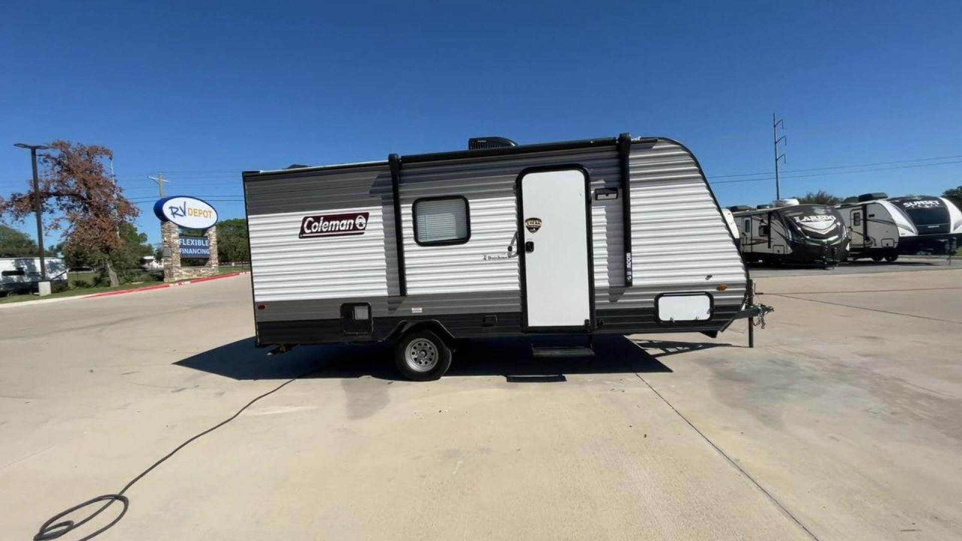 2022 KEYSTONE COLEMAN 17BH (4YDTCMG19NJ) , Length: 21.42 ft | Dry Weight: 2,986 lbs. | Slides: 0 transmission, located at 4319 N Main St, Cleburne, TX, 76033, (817) 678-5133, 32.385960, -97.391212 - The 2022 Dutchmen Coleman 17BH travel trailer offers the ideal balance of comfort and convenience. Designed to accommodate the entire family, this tiny yet large trailer includes a queen bed and bunk beds in the back, ensuring that everyone has their own cozy spot to rest after a day of activity. Th - Photo#2