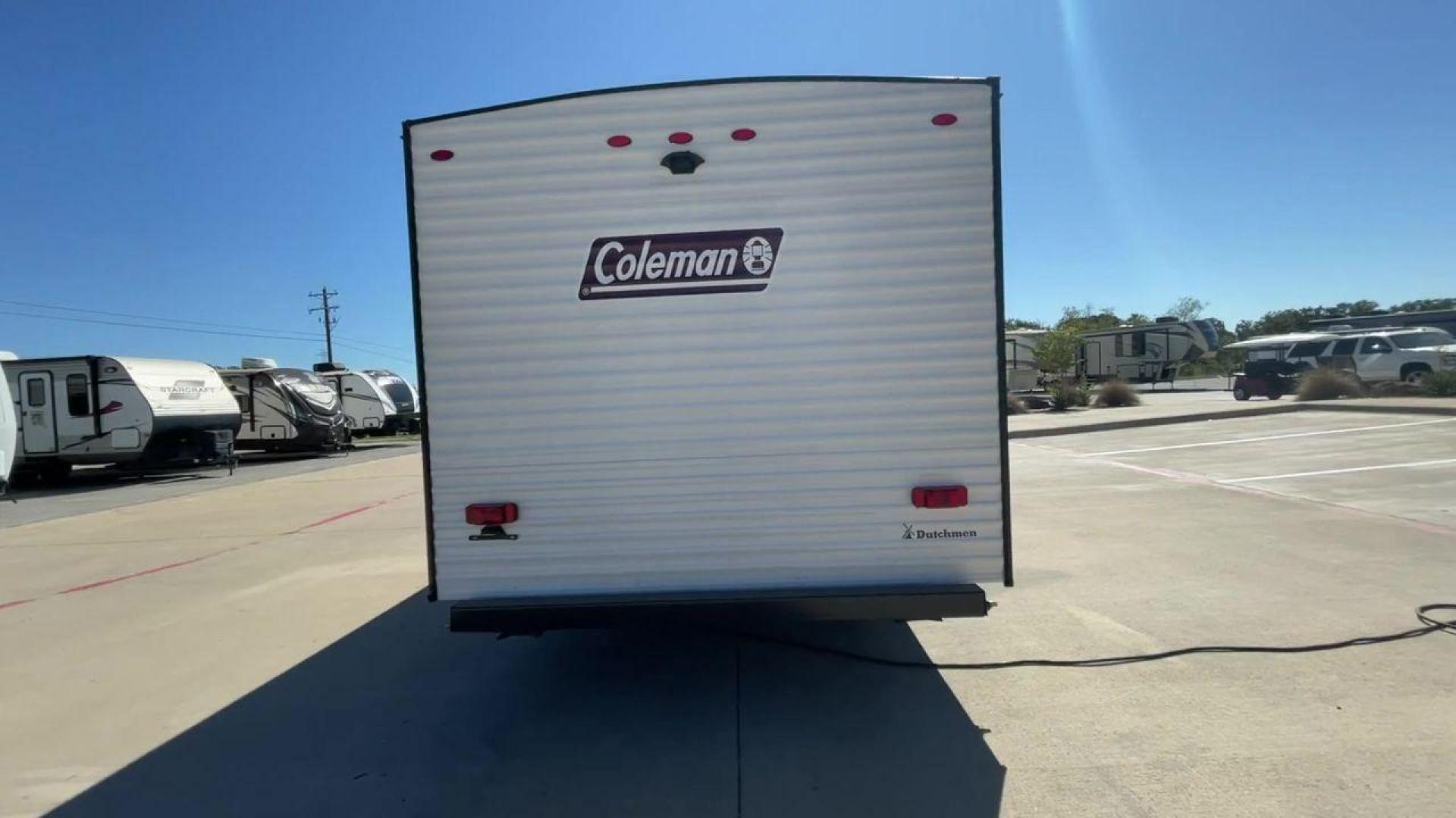 2022 KEYSTONE COLEMAN 17BH (4YDTCMG19NJ) , Length: 21.42 ft | Dry Weight: 2,986 lbs. | Slides: 0 transmission, located at 4319 N Main St, Cleburne, TX, 76033, (817) 678-5133, 32.385960, -97.391212 - The 2022 Dutchmen Coleman 17BH travel trailer offers the ideal balance of comfort and convenience. Designed to accommodate the entire family, this tiny yet large trailer includes a queen bed and bunk beds in the back, ensuring that everyone has their own cozy spot to rest after a day of activity. Th - Photo#8