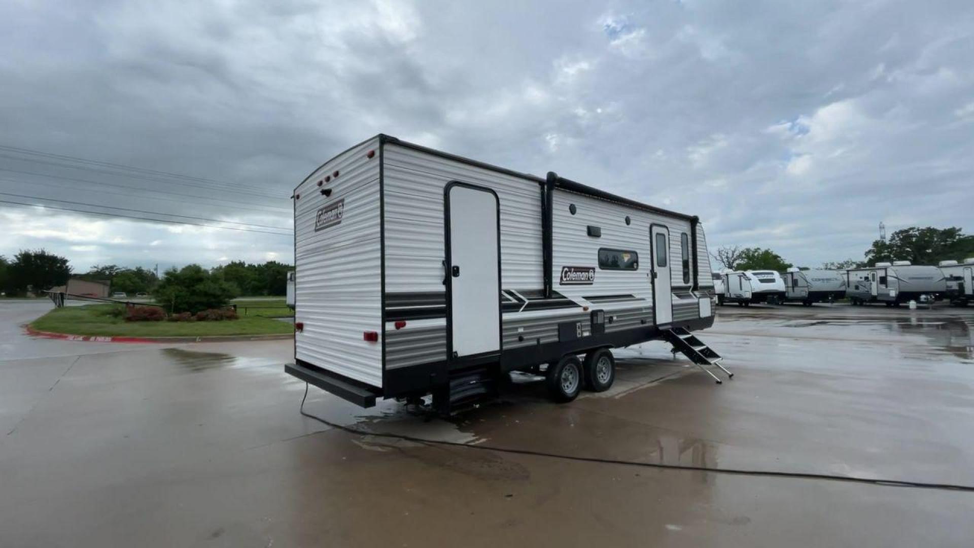 2022 KEYSTONE COLEMAN 263BH (4YDTCMM26NH) , Length: 30.58 ft. | Dry Weight: 6,084 lbs. | Slides: 1 transmission, located at 4319 N Main St, Cleburne, TX, 76033, (817) 678-5133, 32.385960, -97.391212 - The 2022 Keystone Coleman 363BH is a versatile and family-friendly travel trailer. With a length of 30.58 feet and a dry weight of just 6,084 pounds, this trailer is designed to provide a spacious and comfortable living experience while remaining easy to tow. Perfect for families or groups looking f - Photo#1