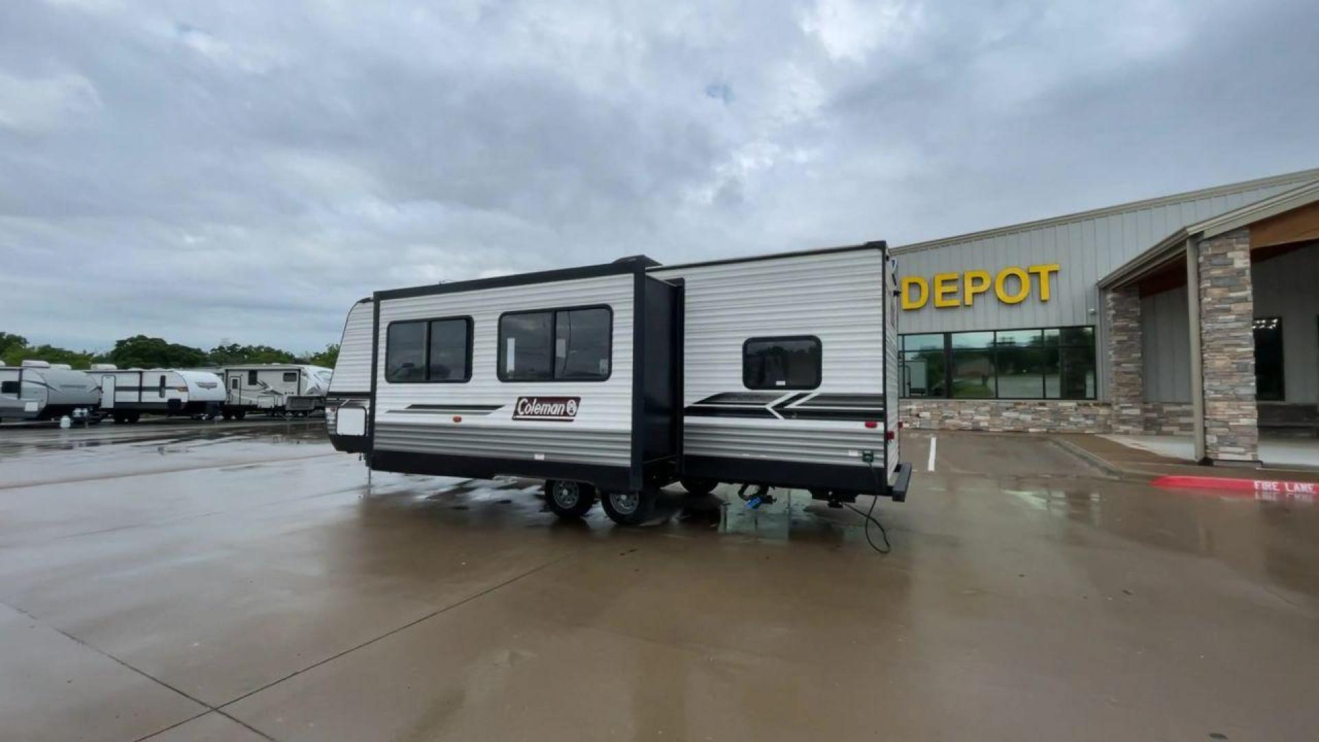 2022 KEYSTONE COLEMAN 263BH (4YDTCMM26NH) , Length: 30.58 ft. | Dry Weight: 6,084 lbs. | Slides: 1 transmission, located at 4319 N Main St, Cleburne, TX, 76033, (817) 678-5133, 32.385960, -97.391212 - The 2022 Keystone Coleman 363BH is a versatile and family-friendly travel trailer. With a length of 30.58 feet and a dry weight of just 6,084 pounds, this trailer is designed to provide a spacious and comfortable living experience while remaining easy to tow. Perfect for families or groups looking f - Photo#7