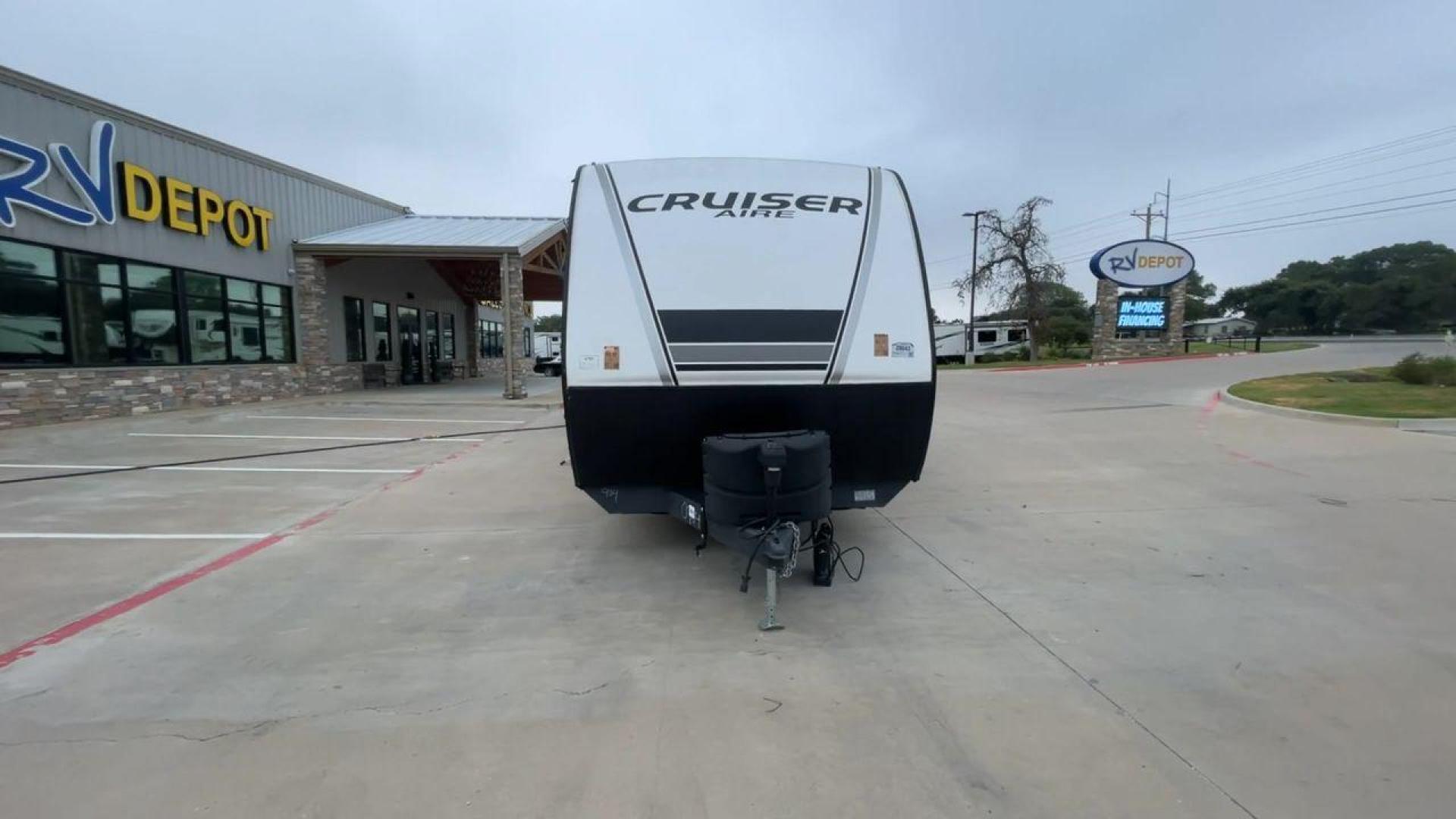 2022 KEYSTONE CRUISER 33BHB (4YDTCRS28N6) , Length: 37.83 ft. | Dry Weight: 7,832 lbs. | Slides: 2 transmission, located at 4319 N Main St, Cleburne, TX, 76033, (817) 678-5133, 32.385960, -97.391212 - Photo#4