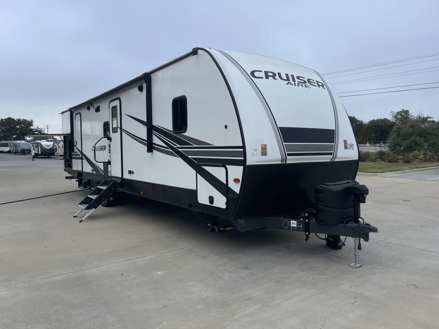 2022 KEYSTONE CRUISER 33BHB (4YDTCRS28N6) , Length: 37.83 ft. | Dry Weight: 7,832 lbs. | Slides: 2 transmission, located at 4319 N Main St, Cleburne, TX, 76033, (817) 678-5133, 32.385960, -97.391212 - Photo#22