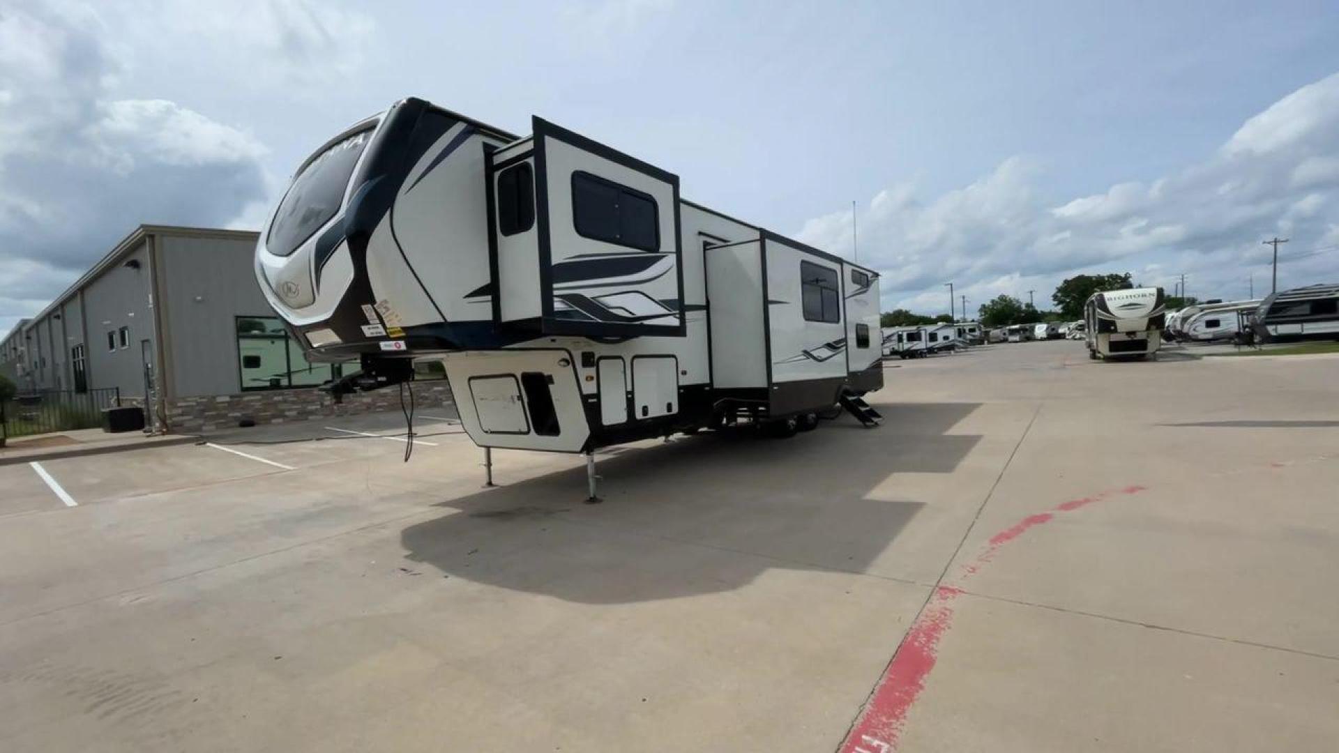 2022 KEYSTONE MONTANA 377FL (4YDFHMU26NA) , located at 4319 N Main St, Cleburne, TX, 76033, (817) 678-5133, 32.385960, -97.391212 - Photo#5