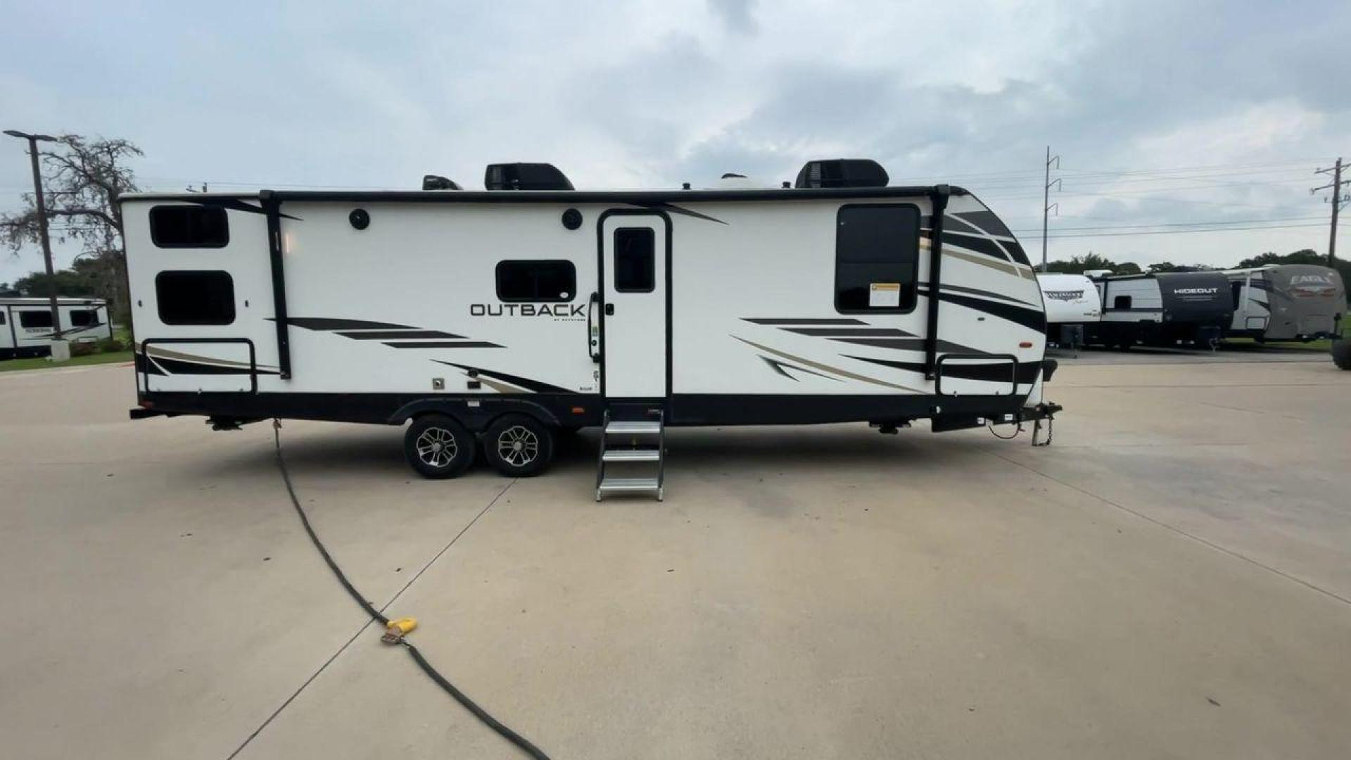 2022 KEYSTONE OUTBACK 291UBH (4YDT0BN20NB) , Length: 33.67 ft. | Dry Weight: 6,869 lbs. | Gross Weight: 8,209 lbs.8,209 lbs. | Slides: 1 transmission, located at 4319 N Main St, Cleburne, TX, 76033, (817) 678-5133, 32.385960, -97.391212 - Photo#2