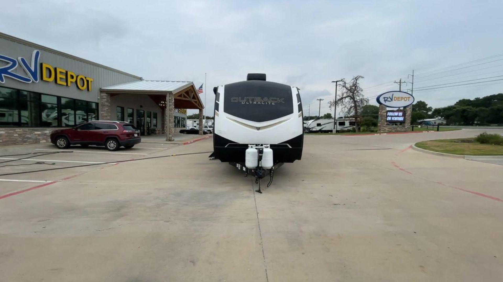 2022 KEYSTONE OUTBACK 291UBH (4YDT0BN20NB) , Length: 33.67 ft. | Dry Weight: 6,869 lbs. | Gross Weight: 8,209 lbs.8,209 lbs. | Slides: 1 transmission, located at 4319 N Main St, Cleburne, TX, 76033, (817) 678-5133, 32.385960, -97.391212 - Photo#4