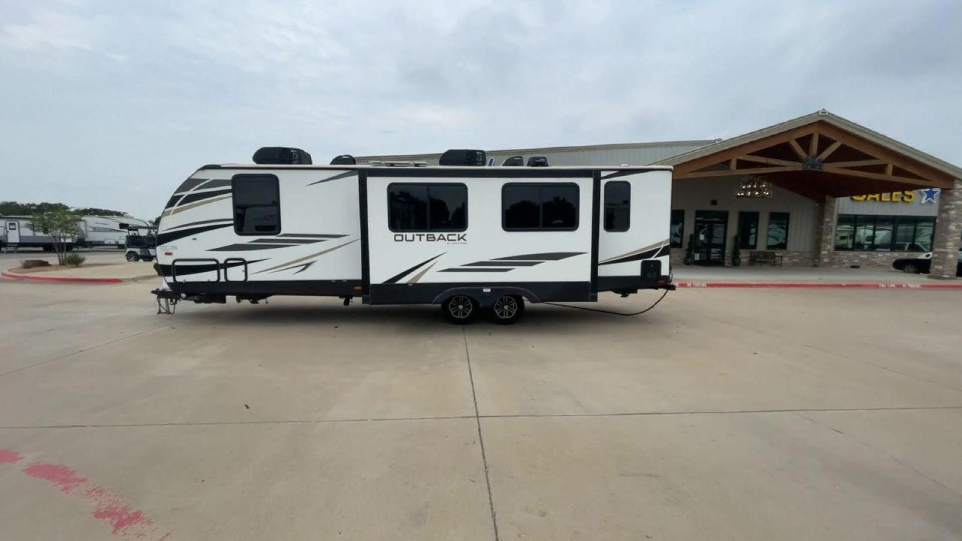 2022 KEYSTONE OUTBACK 291UBH (4YDT0BN20NB) , Length: 33.67 ft. | Dry Weight: 6,869 lbs. | Gross Weight: 8,209 lbs.8,209 lbs. | Slides: 1 transmission, located at 4319 N Main St, Cleburne, TX, 76033, (817) 678-5133, 32.385960, -97.391212 - Photo#6