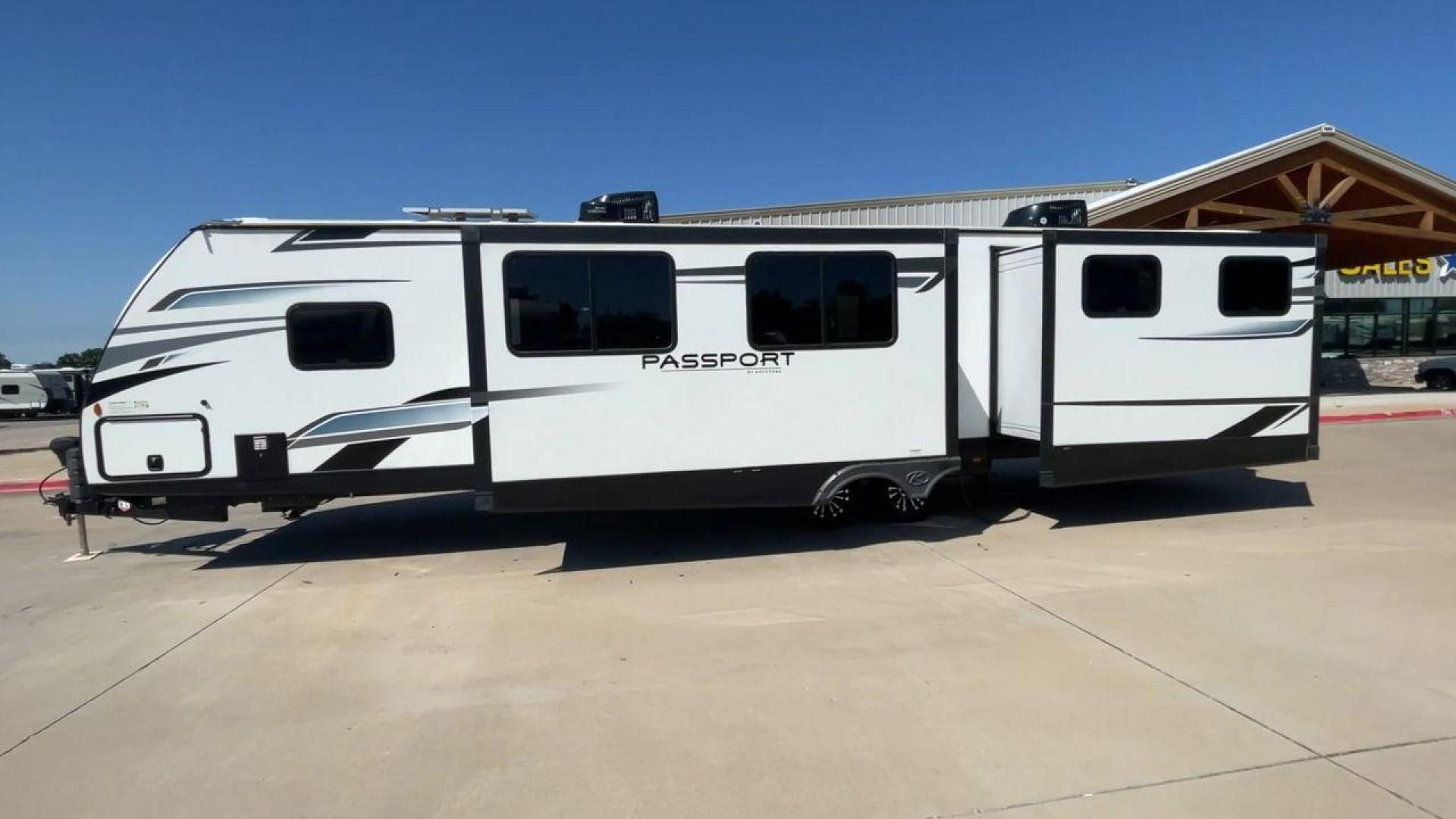 2022 KEYSTONE PASSPORT 3401QD (4YDTPPS27ND) , located at 4319 N Main St, Cleburne, TX, 76033, (817) 678-5133, 32.385960, -97.391212 - Photo#6