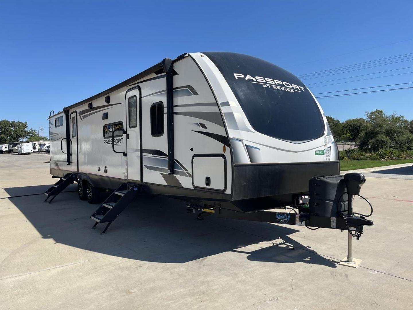 2022 KEYSTONE PASSPORT 3401QD (4YDTPPS27ND) , located at 4319 N Main St, Cleburne, TX, 76033, (817) 678-5133, 32.385960, -97.391212 - Photo#23