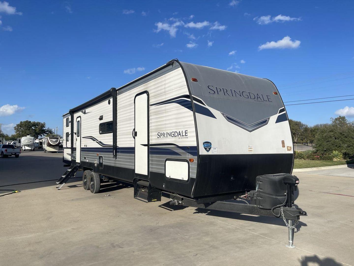 2022 KEYSTONE SPRINGDALE 335BH (4YDTSGR21N3) , Length: 37.75 ft. | Dry Weight: 8,069 lbs. | Gross Weight: 11,200 lbs. | Slides: 1 transmission, located at 4319 N Main St, Cleburne, TX, 76033, (817) 678-5133, 32.385960, -97.391212 - The 2022 Keystone Springdale 335BH is a family-oriented travel trailer featuring a spacious bunkhouse, open living area, and outdoor kitchen, making it ideal for families or groups seeking comfort and convenience on the road. This unit measures 37.75 ft in length, 8 ft in width, and 10.92 ft in heig - Photo#22