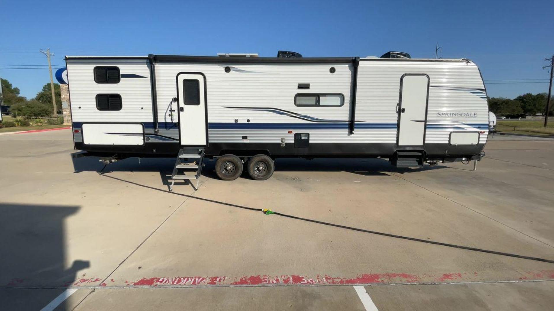 2022 KEYSTONE SPRINGDALE 335BH (4YDTSGR24N3) , Length: 37.75 ft. | Dry Weight: 8,069 lbs. | Gross Weight: 11,200 lbs. | Slides: 1 transmission, located at 4319 N Main St, Cleburne, TX, 76033, (817) 678-5133, 32.385960, -97.391212 - The 2022 Keystone Springdale 335BH is a family-oriented travel trailer featuring a spacious bunkhouse, open living area, and outdoor kitchen, making it ideal for families or groups seeking comfort and convenience on the road. This unit measures 37.75 ft in length, 8 ft in width, and 10.92 ft in heig - Photo#2