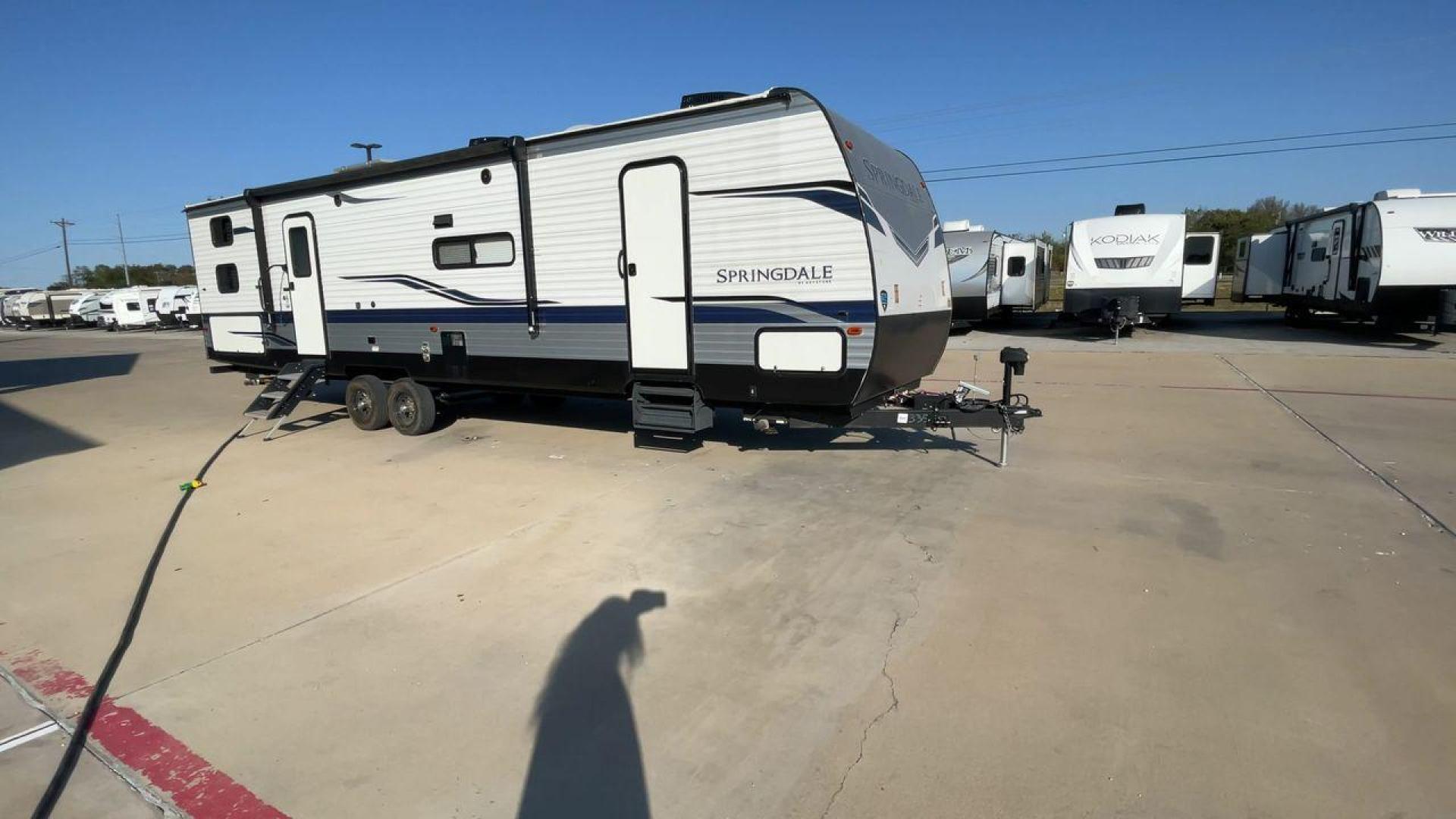 2022 KEYSTONE SPRINGDALE 335BH (4YDTSGR24N3) , Length: 37.75 ft. | Dry Weight: 8,069 lbs. | Gross Weight: 11,200 lbs. | Slides: 1 transmission, located at 4319 N Main St, Cleburne, TX, 76033, (817) 678-5133, 32.385960, -97.391212 - The 2022 Keystone Springdale 335BH is a family-oriented travel trailer featuring a spacious bunkhouse, open living area, and outdoor kitchen, making it ideal for families or groups seeking comfort and convenience on the road. This unit measures 37.75 ft in length, 8 ft in width, and 10.92 ft in heig - Photo#3