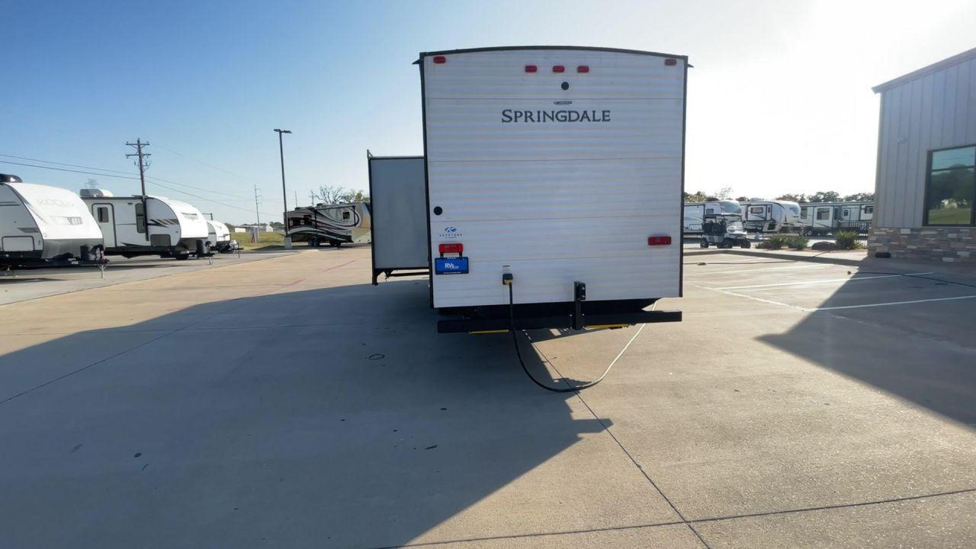 2022 KEYSTONE SPRINGDALE 335BH (4YDTSGR24N3) , Length: 37.75 ft. | Dry Weight: 8,069 lbs. | Gross Weight: 11,200 lbs. | Slides: 1 transmission, located at 4319 N Main St, Cleburne, TX, 76033, (817) 678-5133, 32.385960, -97.391212 - The 2022 Keystone Springdale 335BH is a family-oriented travel trailer featuring a spacious bunkhouse, open living area, and outdoor kitchen, making it ideal for families or groups seeking comfort and convenience on the road. This unit measures 37.75 ft in length, 8 ft in width, and 10.92 ft in heig - Photo#8