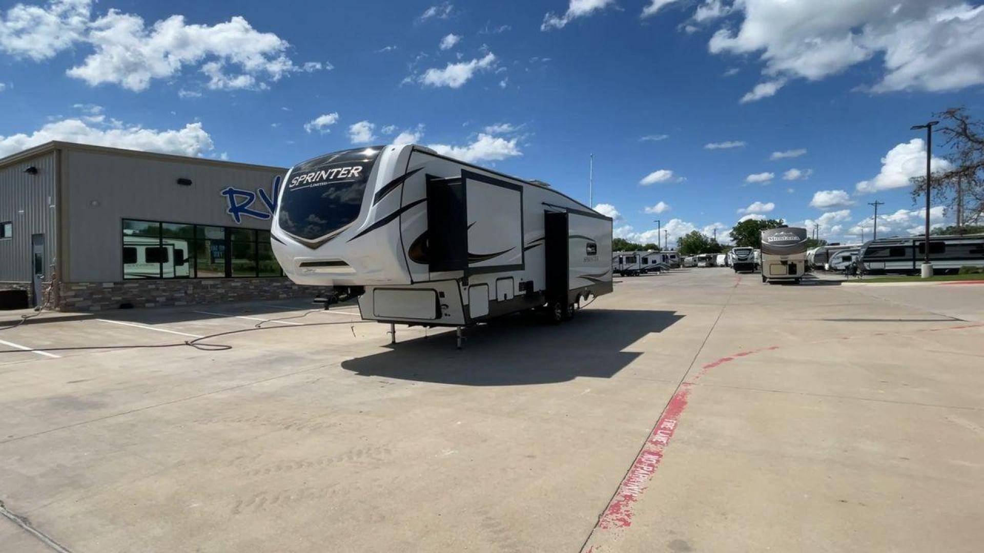 2022 KEYSTONE SPRINTER 3190RLS (4YDFSTR20N1) , located at 4319 N Main St, Cleburne, TX, 76033, (817) 678-5133, 32.385960, -97.391212 - Photo#5