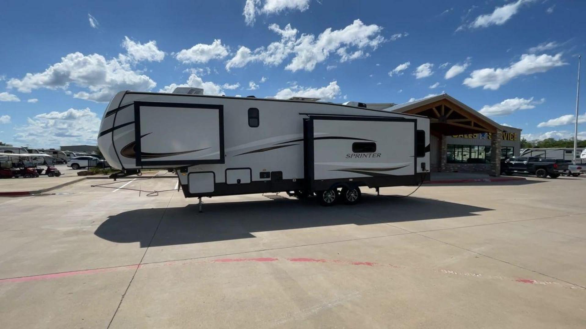 2022 KEYSTONE SPRINTER 3190RLS (4YDFSTR20N1) , located at 4319 N Main St, Cleburne, TX, 76033, (817) 678-5133, 32.385960, -97.391212 - Photo#6