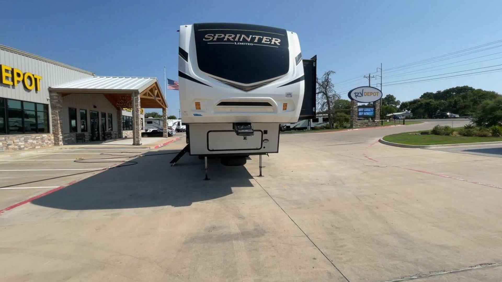 2022 KEYSTONE SPRINTER 3530DEN (4YDFSTS20N1) , Length: 39 ft. | Dry Weight: 10,912 lbs. | Gross Weight: 14,000 lbs. | Slides: 4 transmission, located at 4319 N Main St, Cleburne, TX, 76033, (817) 678-5133, 32.385960, -97.391212 - The 2022 Keystone Sprinter 3530DEN is an elegant and spacious fifth wheel, offering luxury and comfort for extended trips or full-time RV living. With a generous length of 39 feet, 4 slides, and a sophisticated interior design, this model is ideal for travelers who want a home away from home experie - Photo#4