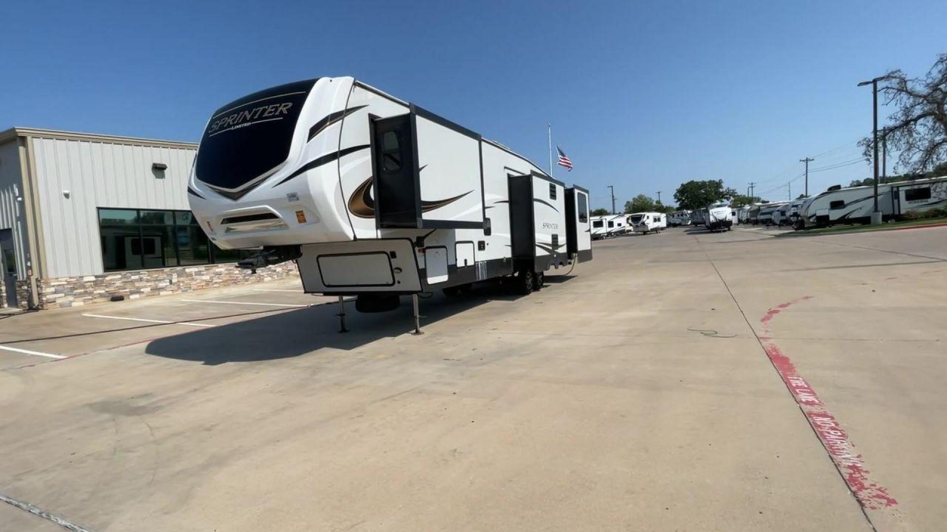 2022 KEYSTONE SPRINTER 3530DEN (4YDFSTS20N1) , Length: 39 ft. | Dry Weight: 10,912 lbs. | Gross Weight: 14,000 lbs. | Slides: 4 transmission, located at 4319 N Main St, Cleburne, TX, 76033, (817) 678-5133, 32.385960, -97.391212 - The 2022 Keystone Sprinter 3530DEN is an elegant and spacious fifth wheel, offering luxury and comfort for extended trips or full-time RV living. With a generous length of 39 feet, 4 slides, and a sophisticated interior design, this model is ideal for travelers who want a home away from home experie - Photo#5