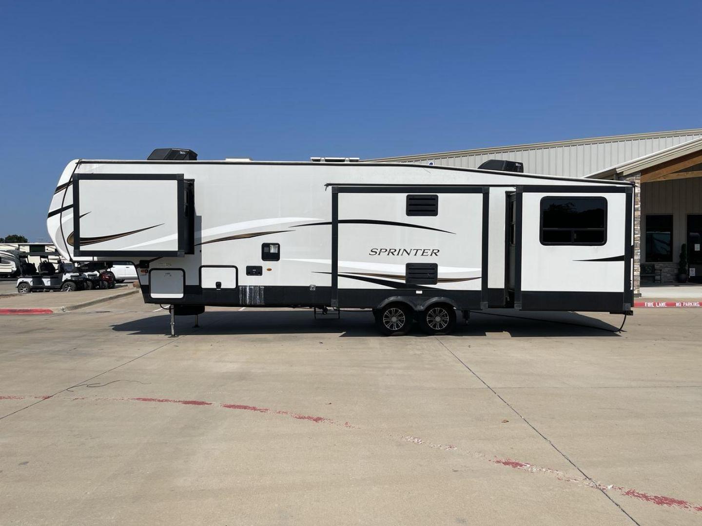 2022 KEYSTONE SPRINTER 3530DEN (4YDFSTS20N1) , Length: 39 ft. | Dry Weight: 10,912 lbs. | Gross Weight: 14,000 lbs. | Slides: 4 transmission, located at 4319 N Main St, Cleburne, TX, 76033, (817) 678-5133, 32.385960, -97.391212 - Photo#24