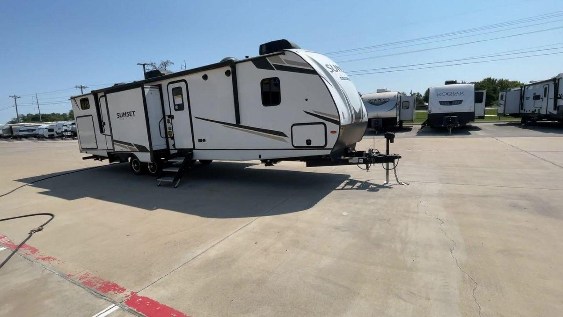 2022 KEYSTONE SUNSET TRAIL 331BH (4YDTSSR26N5) , Length: 37.5 ft. | Dry Weight: 7,671 lbs. | Gross Weight: 9,735 lbs. | Slides: 3 transmission, located at 4319 N Main St, Cleburne, TX, 76033, (817) 678-5133, 32.385960, -97.391212 - The 2022 Keystone Sunset Trail 331BH is a spacious and thoughtfully designed travel trailer. It is perfect for families seeking comfort on the road. With an overall length of 37.5 feet and a dry weight of 7,671 lbs, this trailer offers plenty of space without being overly heavy. The three slides ope - Photo#3