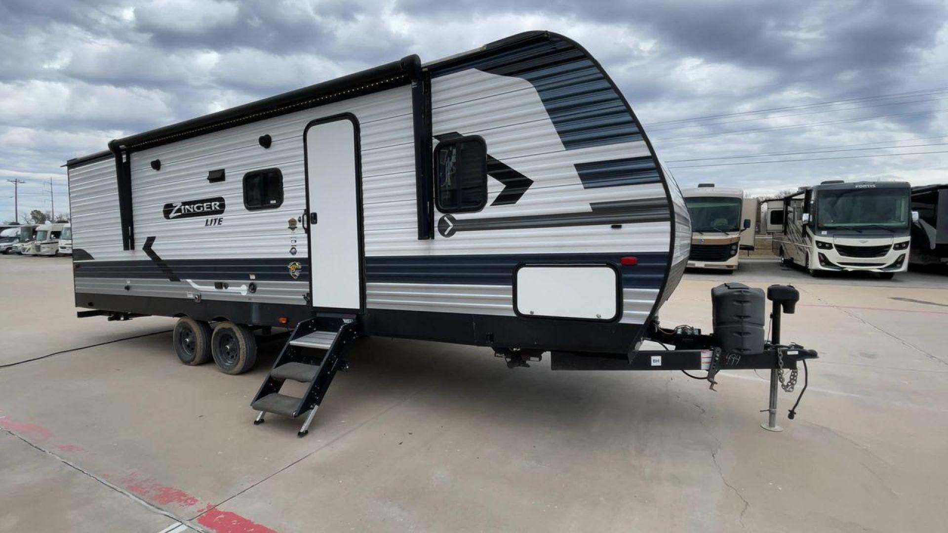 2022 KEYSTONE ZINGER 270BH (4YDTZRN2XNS) , Length: 31.92 ft. | Dry Weight: 6,132 lbs. | Slides: 1 transmission, located at 4319 N Main St, Cleburne, TX, 76033, (817) 678-5133, 32.385960, -97.391212 - The 2022 Keystone Zinger 270BH is a versatile and family-friendly travel trailer that offers a comfortable and spacious interior. As you enter the travel trailer, you will find yourself in the main living area, which features a large slide-out. This slide-out houses a booth dinette and a sofa. The b - Photo#3