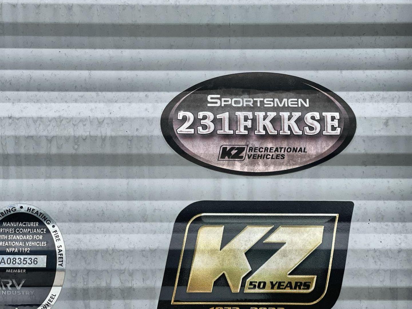 2022 KZRV SPORTSMEN 231FKKSE (4EZTU242XN5) , Length: 27.42 ft. | Dry Weight: 5,150 lbs. | Gross Weight: 7,000 lbs. | Slides: 1 transmission, located at 4319 N Main St, Cleburne, TX, 76033, (817) 678-5133, 32.385960, -97.391212 - The 2022 KZRV Sportsmen 231FKKSE is a stylish and compact travel trailer designed to deliver comfort, convenience, and practicality. It measures 27.42 ft, providing a balance between spaciousness and maneuverability. Its durable aluminum siding gives the trailer a rugged look and protection against - Photo#21