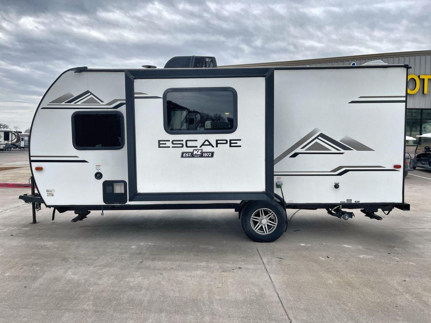 2022 KZ ESCAPE 191BHK (4EZTA1815N4) , located at 4319 N Main St, Cleburne, TX, 76033, (817) 678-5133, 32.385960, -97.391212 - Photo#20