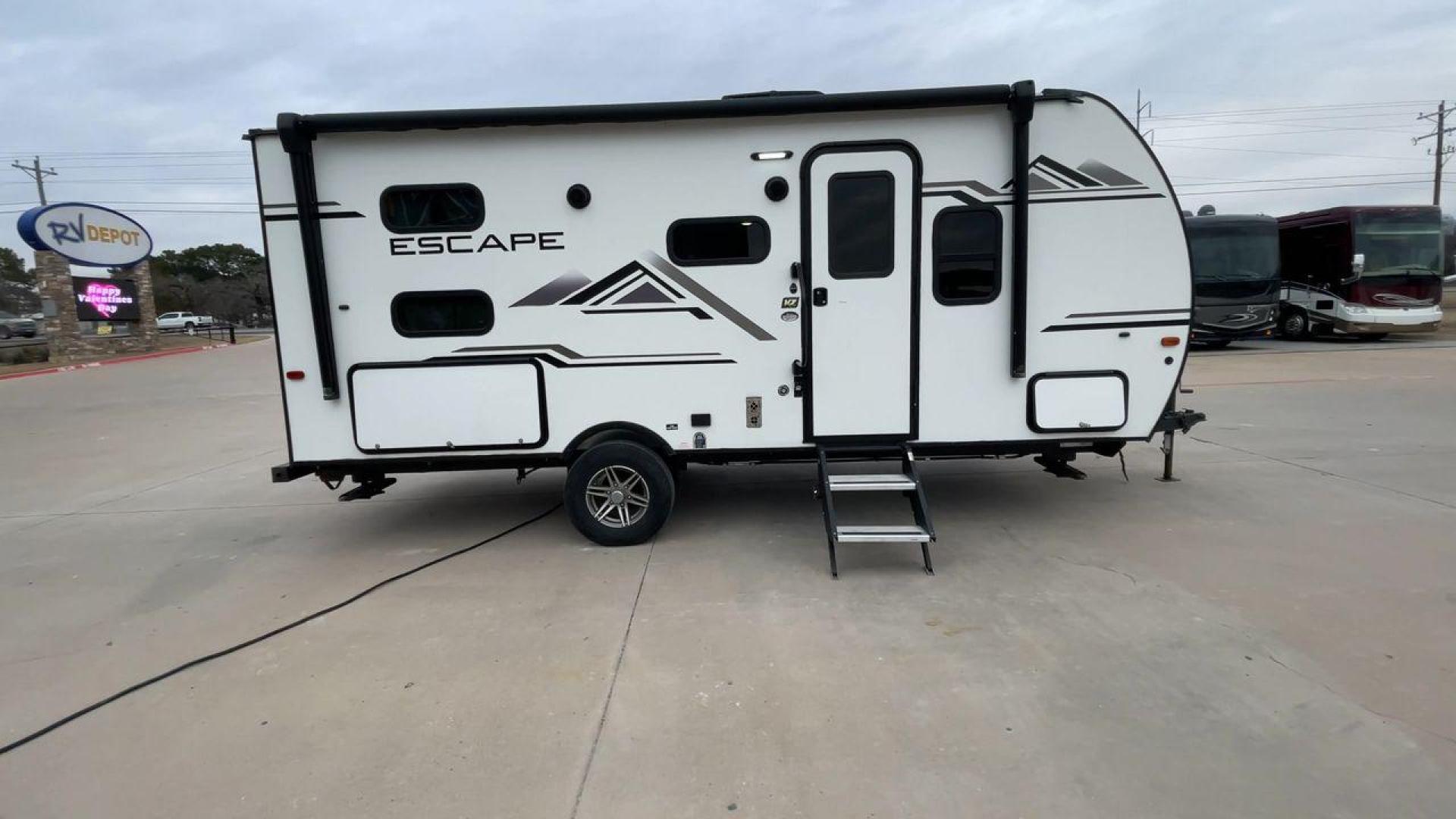 2022 KZ ESCAPE 191BHK (4EZTA1815N4) , located at 4319 N Main St, Cleburne, TX, 76033, (817) 678-5133, 32.385960, -97.391212 - Photo#2