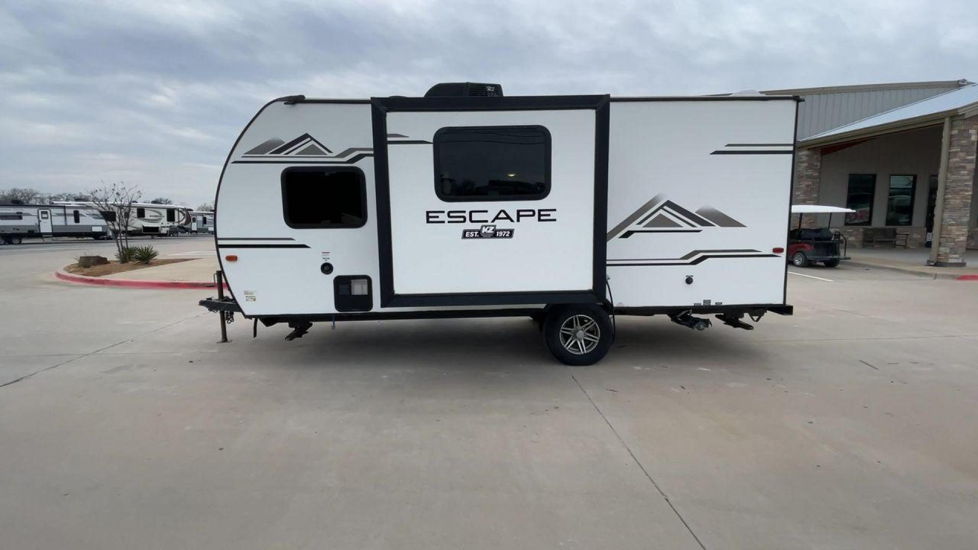 2022 KZ ESCAPE 191BHK (4EZTA1815N4) , located at 4319 N Main St, Cleburne, TX, 76033, (817) 678-5133, 32.385960, -97.391212 - Photo#6