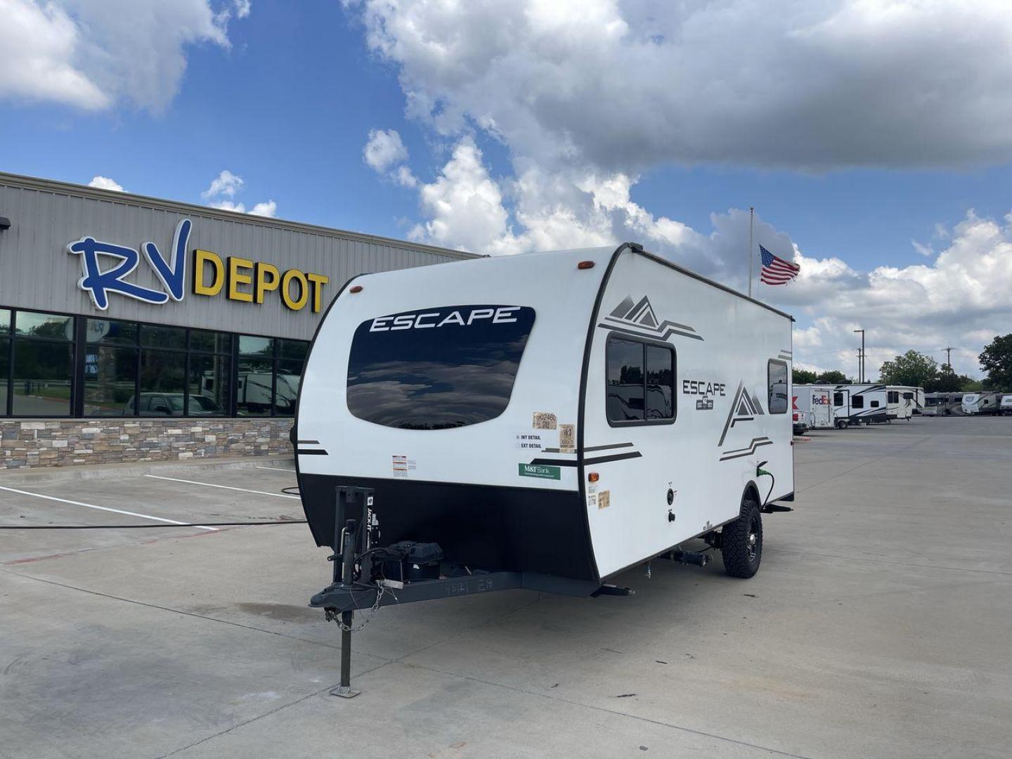 2022 KZ ESCAPE E18 HATCH (4EZTA1812N4) , located at 4319 N Main St, Cleburne, TX, 76033, (817) 678-5133, 32.385960, -97.391212 - Photo#0