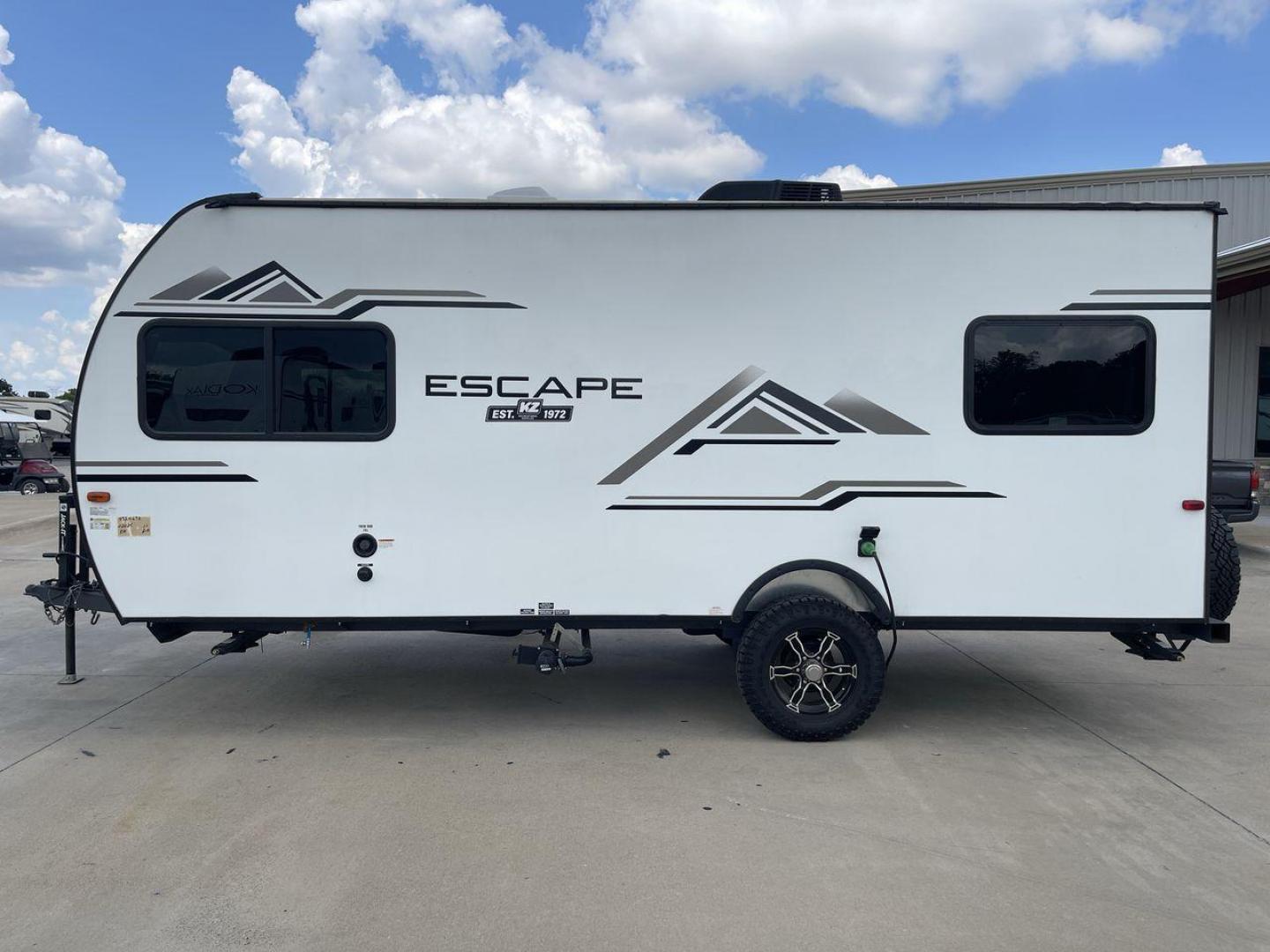 2022 KZ ESCAPE E18 HATCH (4EZTA1812N4) , located at 4319 N Main St, Cleburne, TX, 76033, (817) 678-5133, 32.385960, -97.391212 - Photo#23